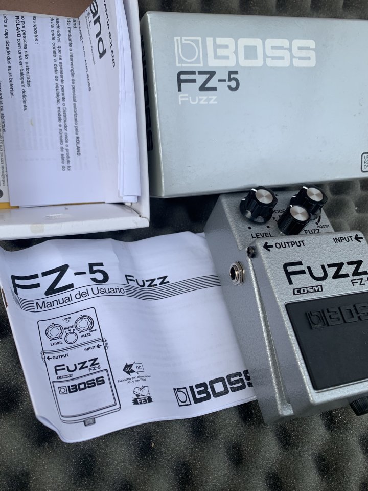 Pedal Fuzz Boss FZ-5