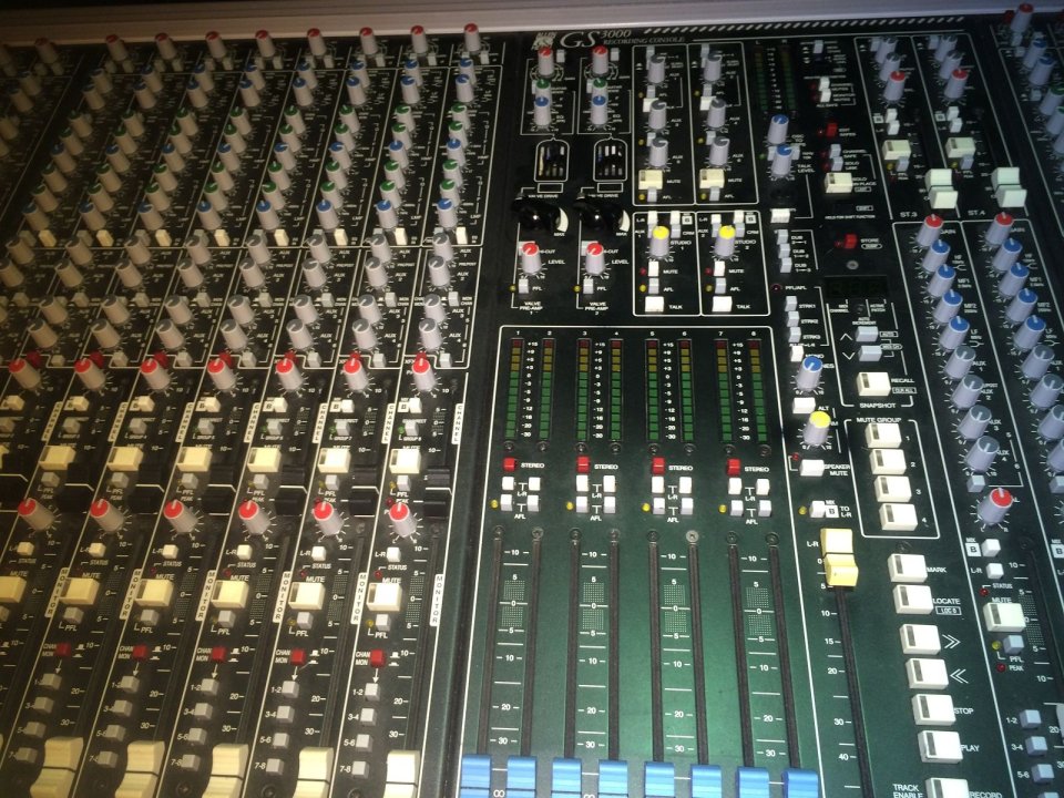 Mesa Mezclas Analógica Allen & Heath gs3000 studio 32/32/8/2