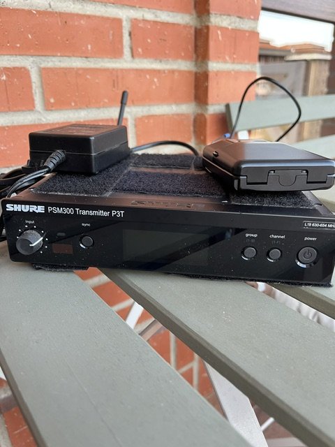 Sistema inalámbrico IN-EAR SHURE de segunda mano · Foto 1 de 6 · Bizkaia · 600 €