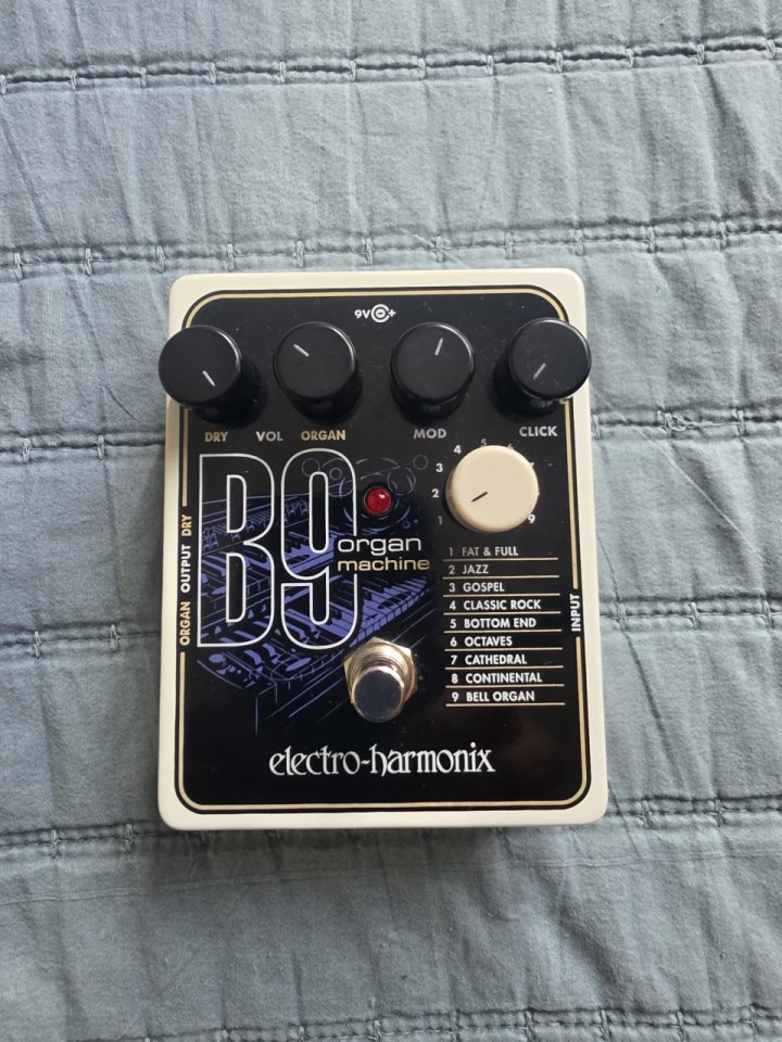 Pedal electro Harmonix B9 organ Machin de segunda mano · Foto 2 de 5 · Málaga · 140 €