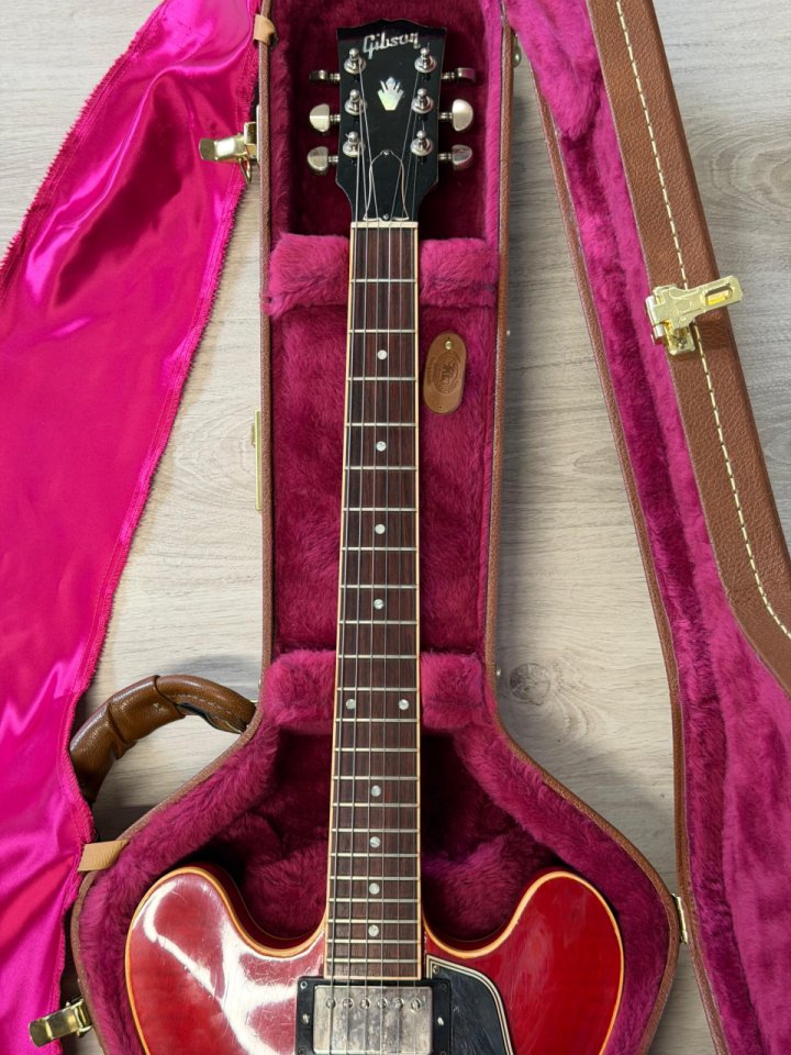 Gibson ES-335 Dot Cherry Reissue de segunda mano · Foto 7 de 10 · Castellón · 2800 €