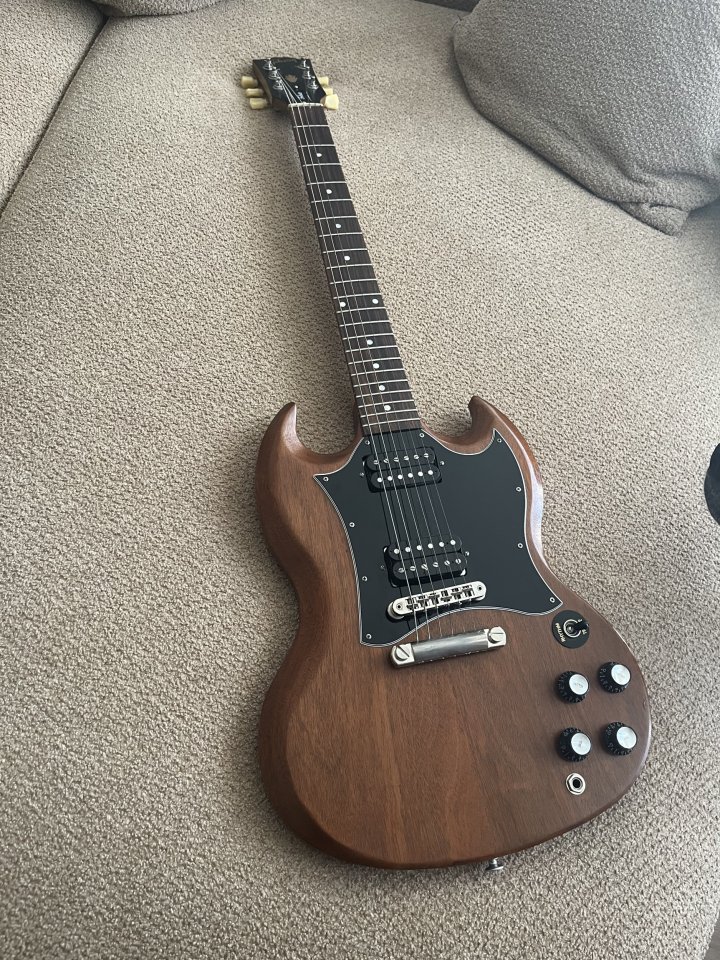 Gibson SG tribute 2022 de segunda mano · Foto 1 de 4 · Madrid · 850 €
