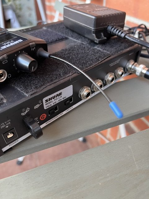 Sistema inalámbrico IN-EAR SHURE de segunda mano · Foto 2 de 6 · Bizkaia · 600 €