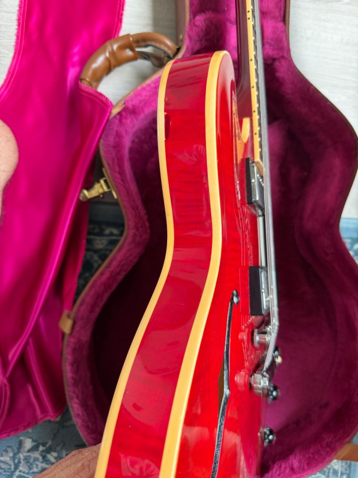 Gibson ES-335 Dot Cherry Reissue de segunda mano · Foto 9 de 10 · Castellón · 2800 €