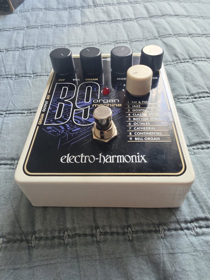 Pedal electro Harmonix B9 organ Machin de segunda mano · Foto 5 de 5 · Málaga · 140 €