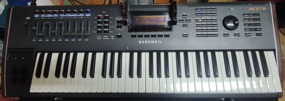 Kurzweil PC3K6 con expansión Kore64 de segunda mano · Foto 1 de 10 · Salamanca · 875 €