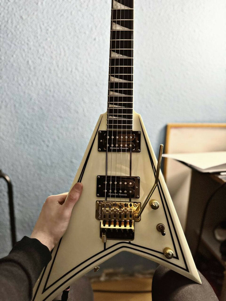 Jackson RR3 Ivory con Emg Het Set