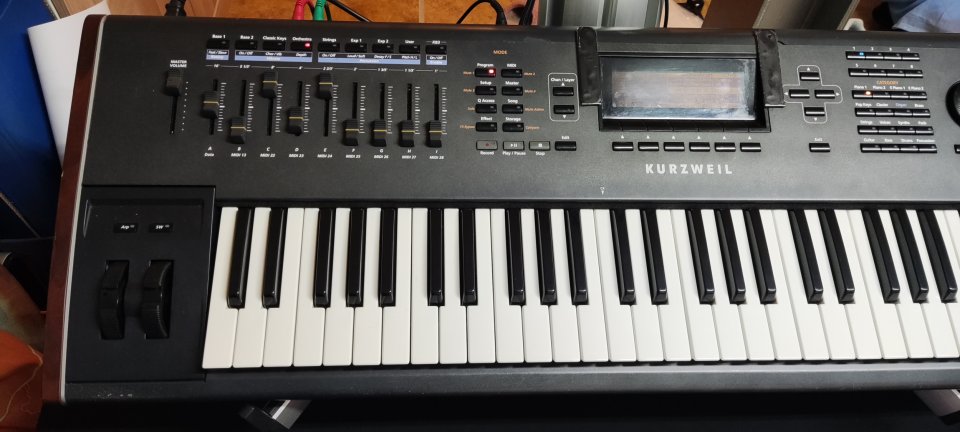 Kurzweil PC3K6 con expansión Kore64 de segunda mano · Foto 2 de 10 · Salamanca · 875 €
