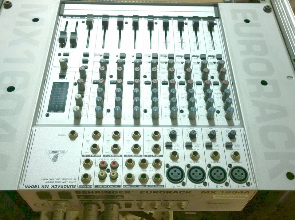 Mezclador Behringer 16 canales