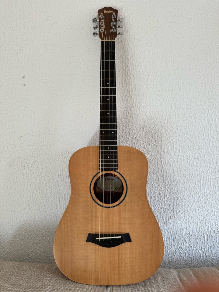 Guitarra Baby Taylor BT1e
