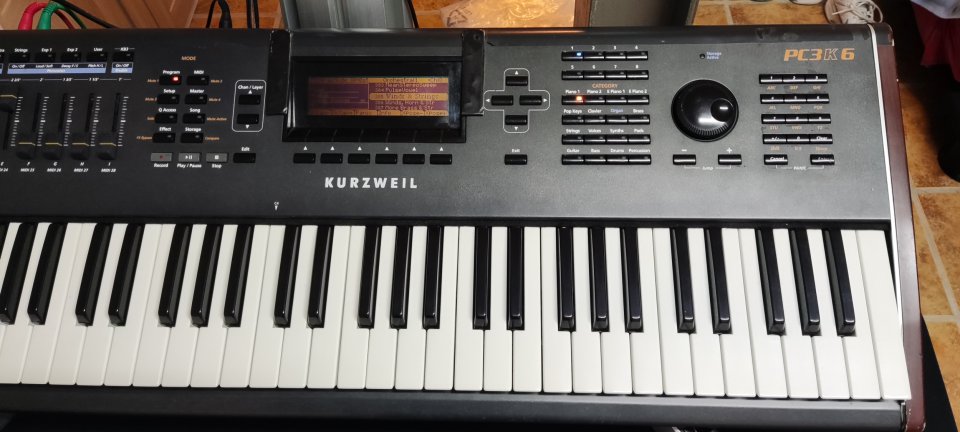 Kurzweil PC3K6 con expansión Kore64 de segunda mano · Foto 3 de 10 · Salamanca · 875 €