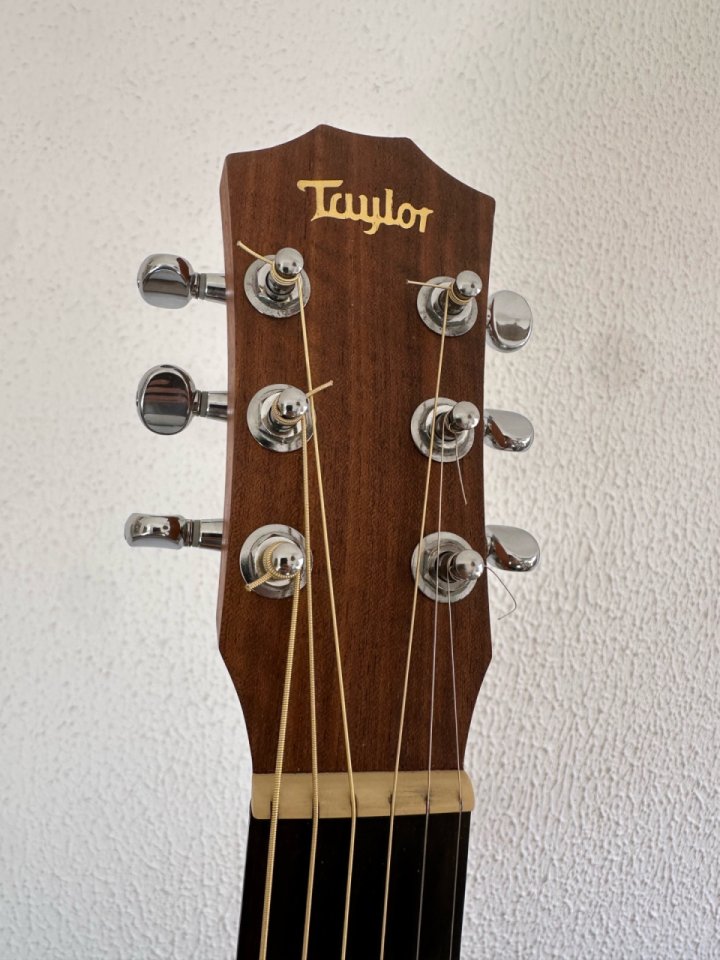 Guitarra Baby Taylor BT1e