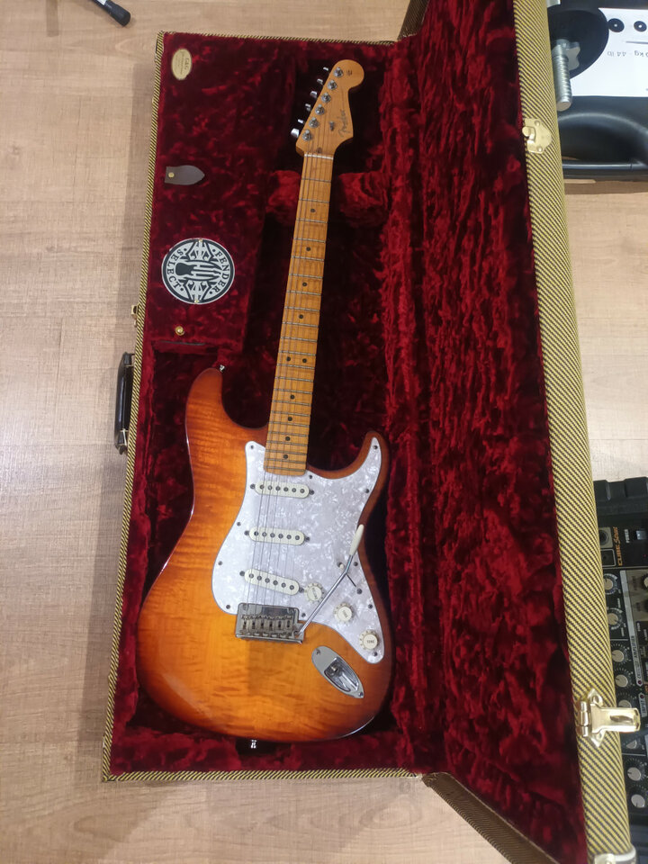 Fender Stratocaster select cherry