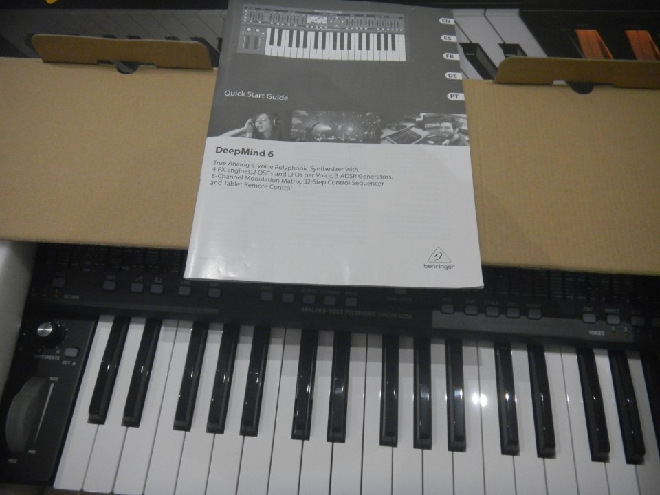 DEEPMIND 6 Como Nuevo  !!