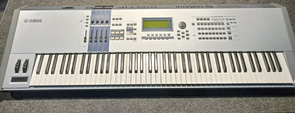 Teclado YAMAHA MOTIF ES8