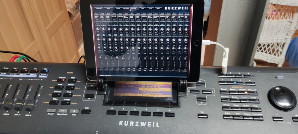 Kurzweil PC3K6 con expansión Kore64 de segunda mano · Foto 9 de 10 · Salamanca · 875 €