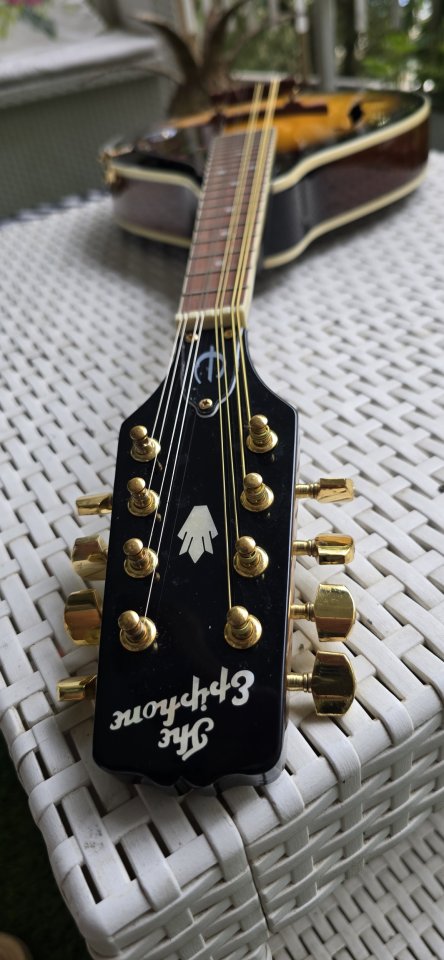 Mandolina Epiphone de segunda mano · Foto 3 de 10 · Madrid · 160 €