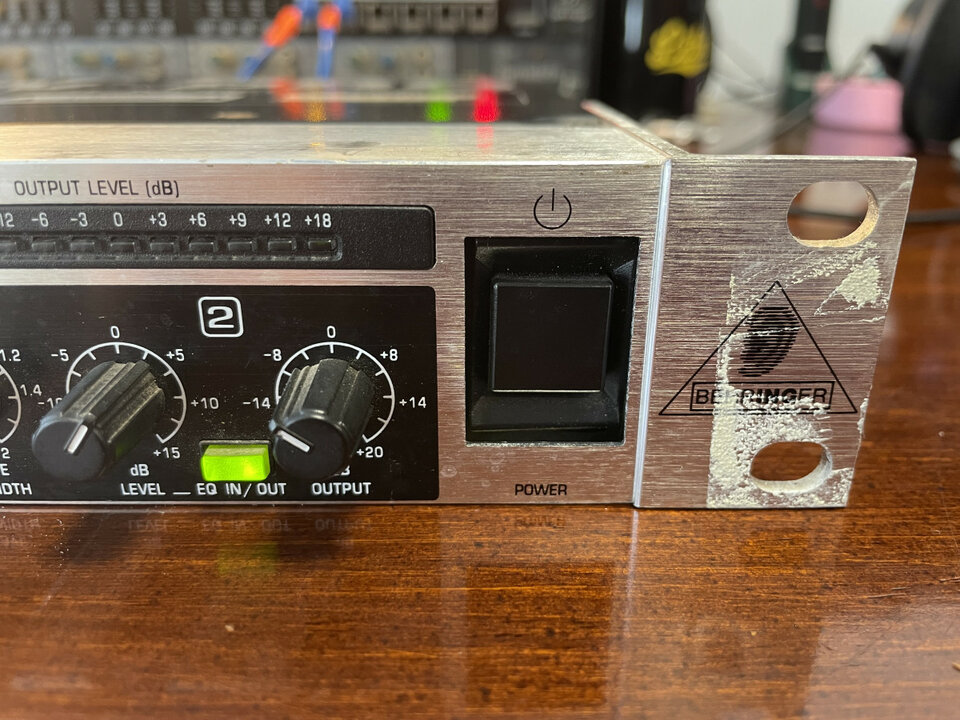 2 x Previo de micrófono - Behringer Ultragain PRO MIC2200 de segunda mano · Foto 3 de 8 · Sevilla · 90 €