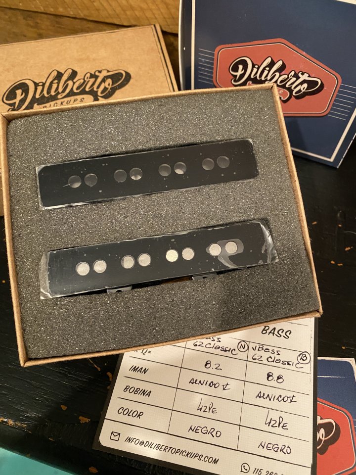 Pastillas Bajo Jazz Bass Classic 62 de segunda mano · Barcelona · 155 €