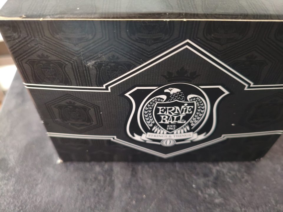 Set 12 juegos de cuerdas Ernie Ball Super Slinky de segunda mano · Foto 3 de 4 · Bizkaia · 55 €
