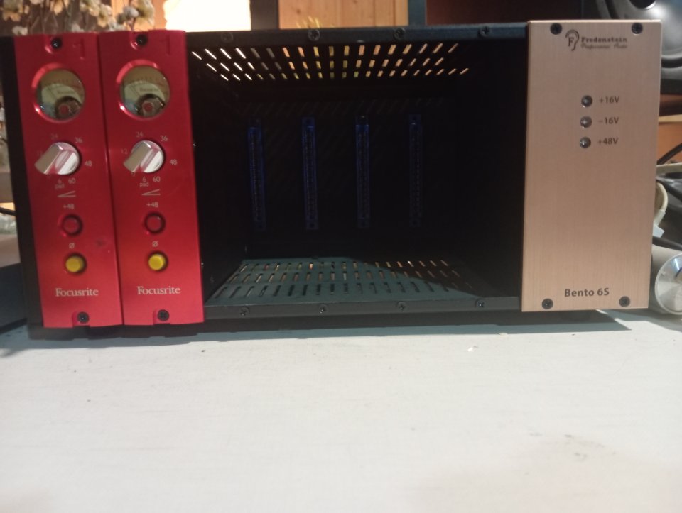 Focusrite Red One Serie 500x2 de segunda mano · Murcia · 1000 €