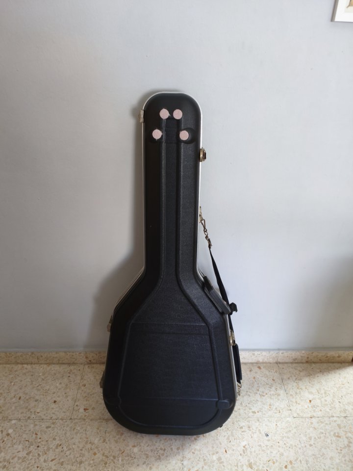 Estuche rígido guitarra eléctrica de segunda mano · Foto 2 de 6 · Sevilla · 50 €