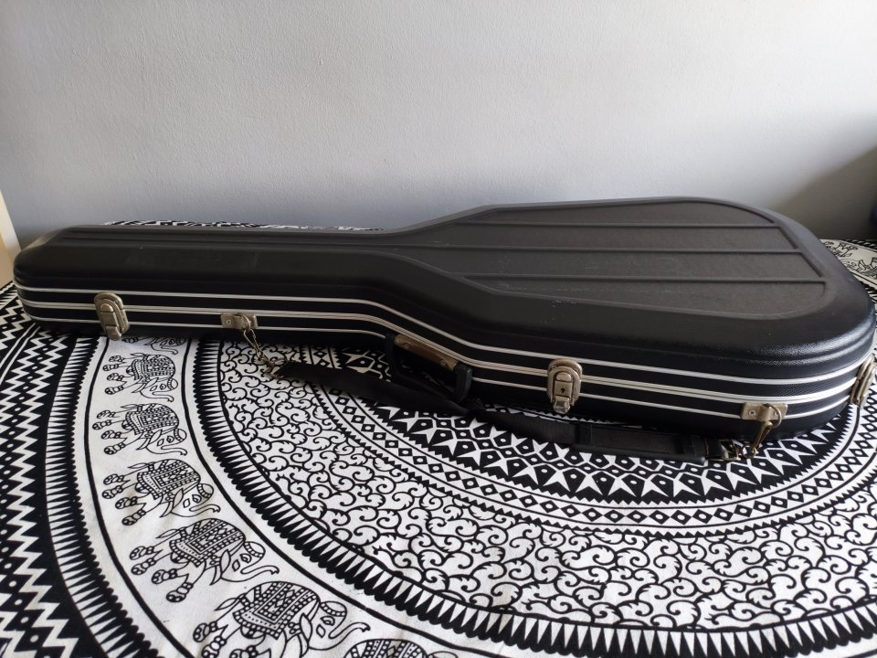 Estuche rígido guitarra eléctrica de segunda mano · Foto 3 de 6 · Sevilla · 50 €