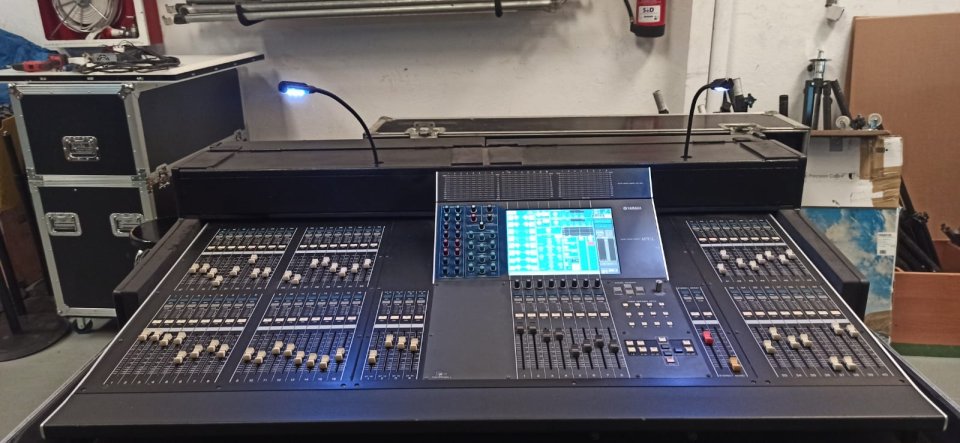 mesa de sonido digital Yamaha m7 -48 canales