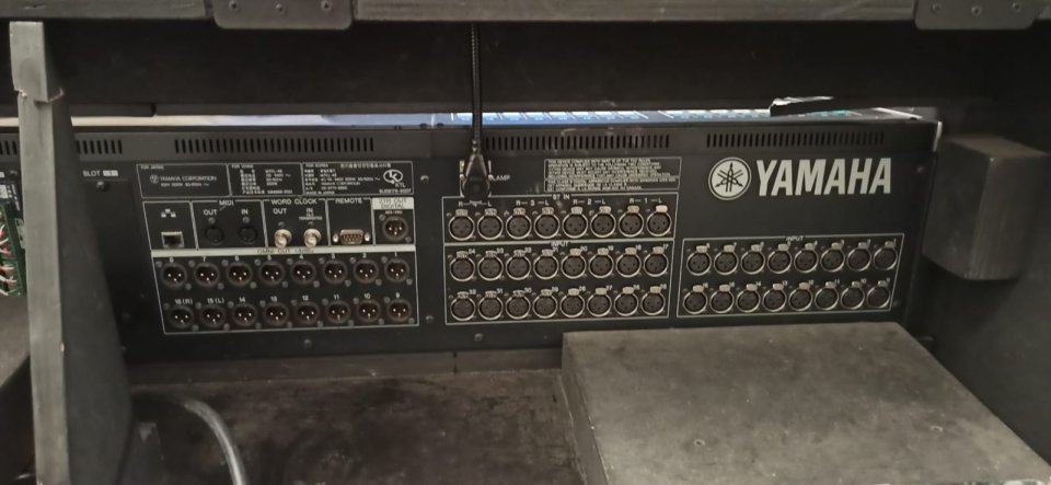 mesa de sonido digital Yamaha m7 -48 canales