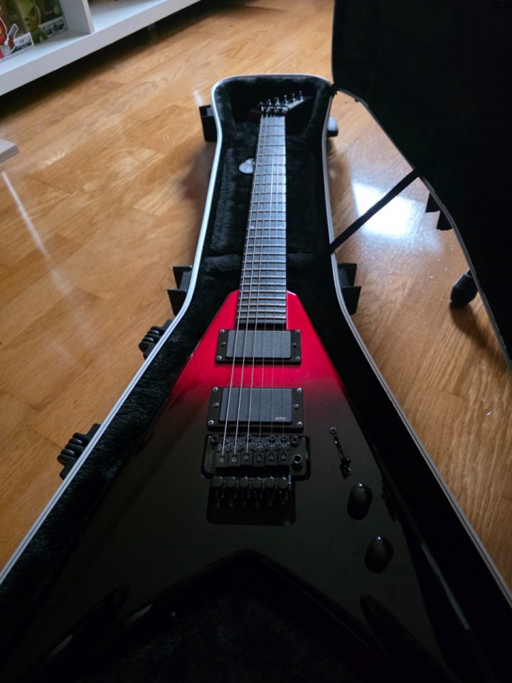 Jackson pro demmelition king v red tide fade