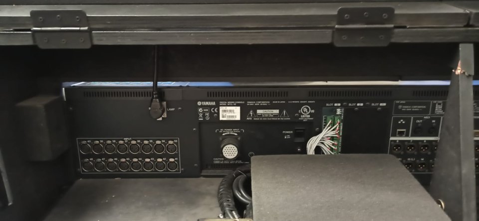 mesa de sonido digital Yamaha m7 -48 canales