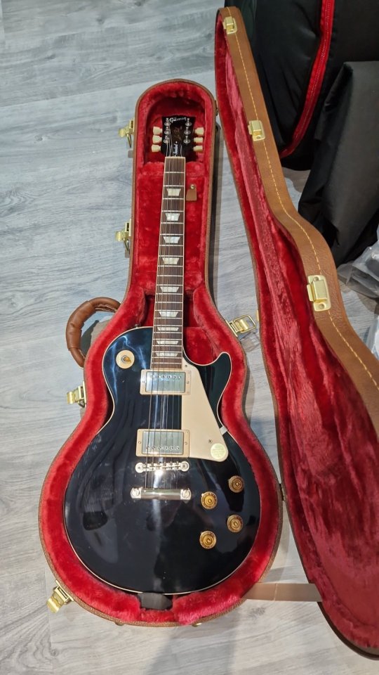 Gibson Standard Exclusive 2021 + straplocks y correa Gibson de segunda mano · Foto 1 de 10 · Navarra · 1950 €