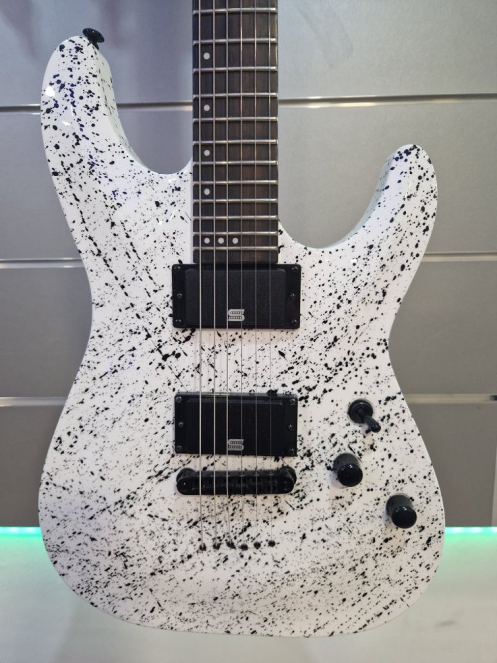 Schecter C1 ink límited edition de segunda mano · Foto 3 de 4 · Navarra · 1199 €