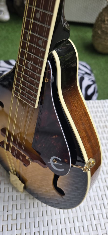 Mandolina Epiphone de segunda mano · Foto 10 de 10 · Madrid · 160 €