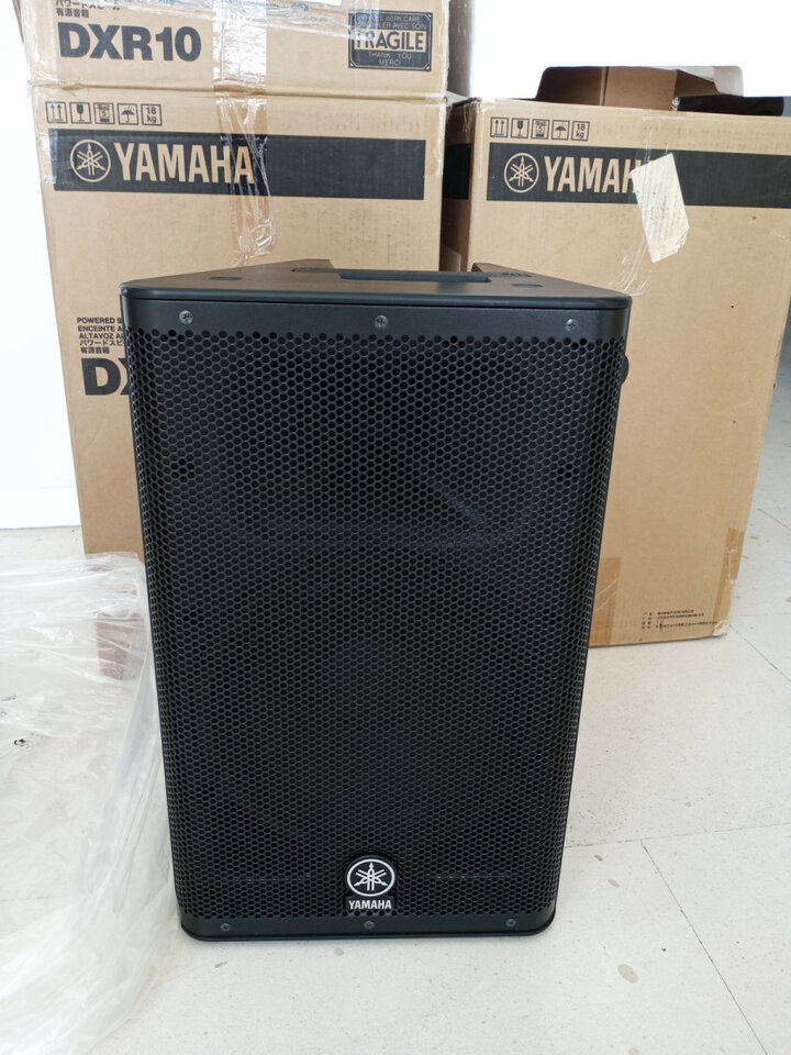 Yamaha DXR10 (pareja o uno suelto) - altavoces activos / PA -- REBAJA 395 €