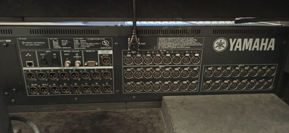 mesa de sonido digital Yamaha m7 -48 canales