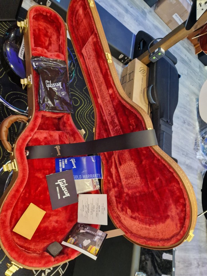 Gibson Standard Exclusive 2021 + straplocks y correa Gibson de segunda mano · Foto 2 de 10 · Navarra · 1950 €