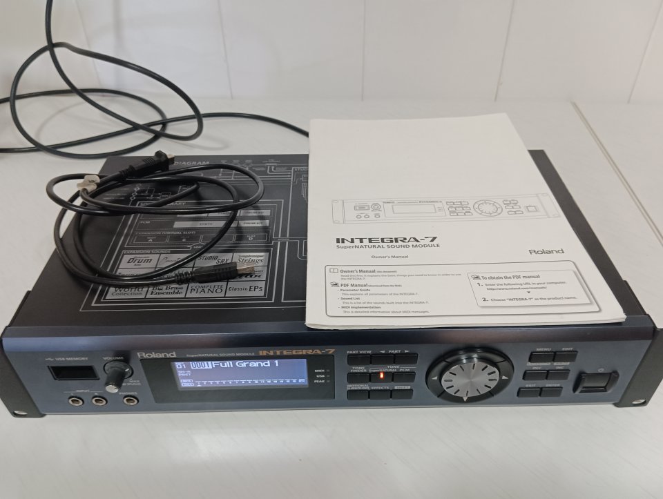 ROLAND INTEGRA 7