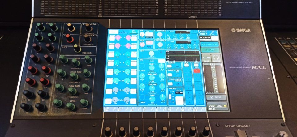 mesa de sonido digital Yamaha m7 -48 canales