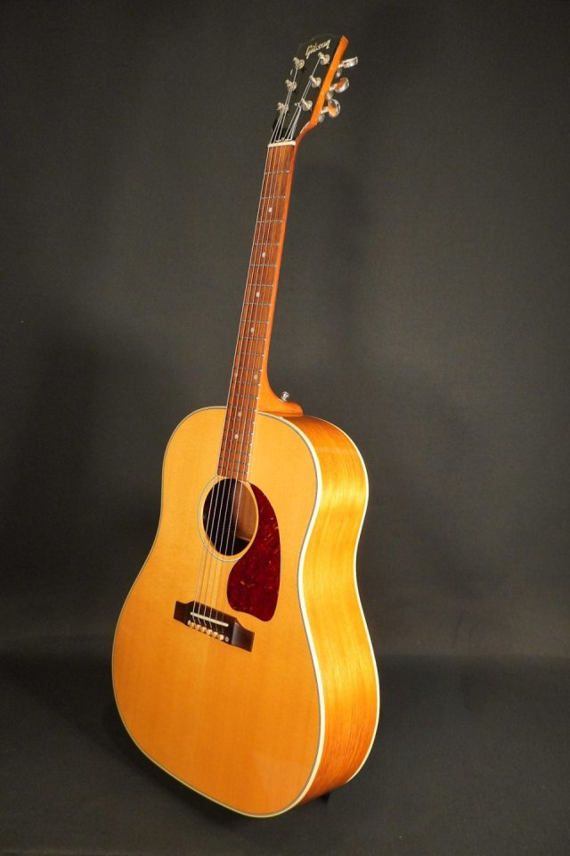 Gibson J-45 Standard Natural de 2009 de segunda mano · Foto 6 de 10 · Madrid · 1999 €