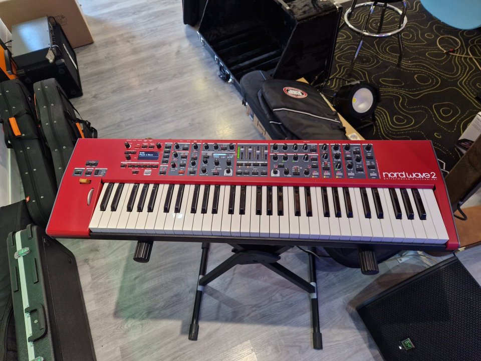 Nord WAVE 2 + estuche thon de segunda mano · Navarra · 2499 €