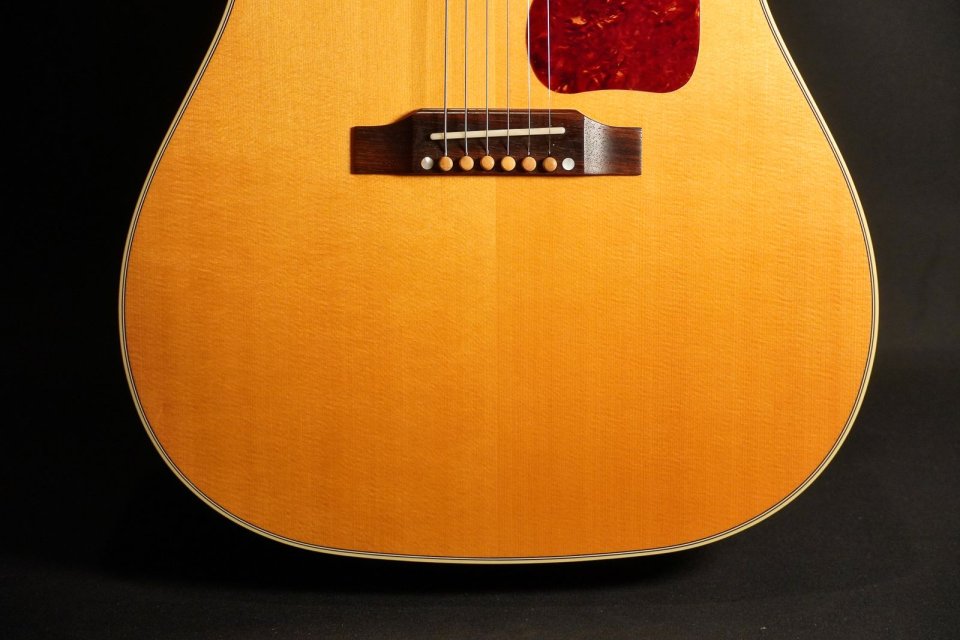 Gibson J-45 Standard Natural de 2009 de segunda mano · Foto 8 de 10 · Madrid · 1999 €