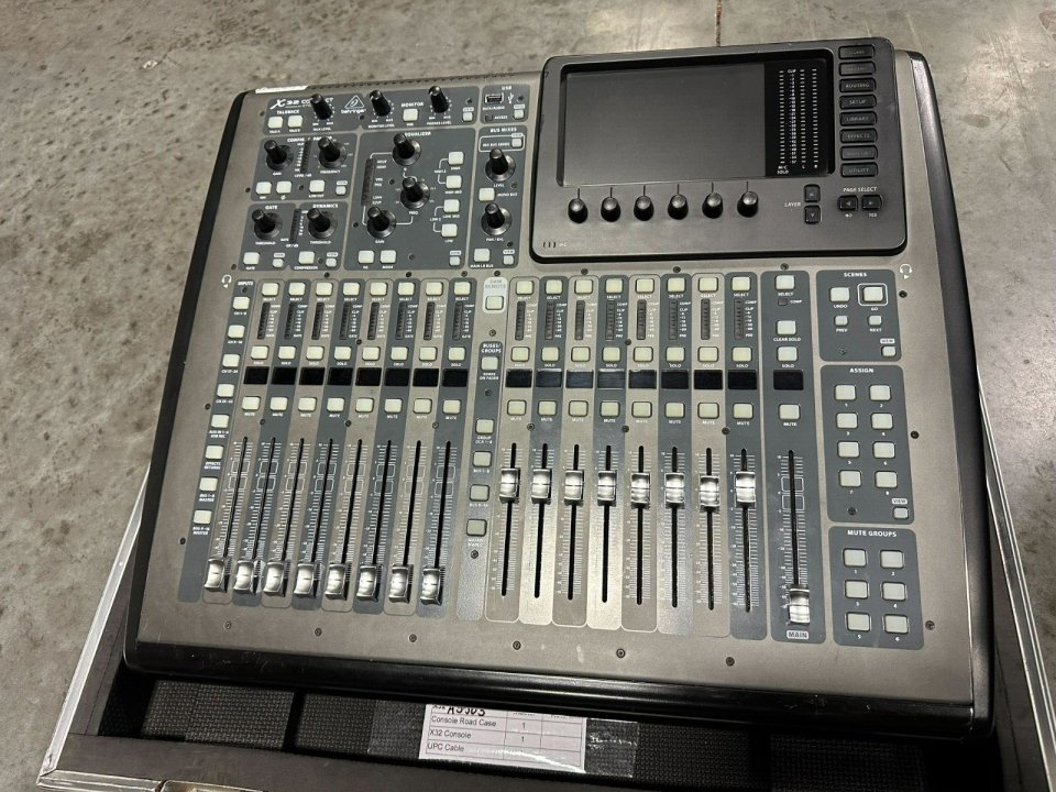 Behringer X32 Compact 40-channel Digital Mixer console