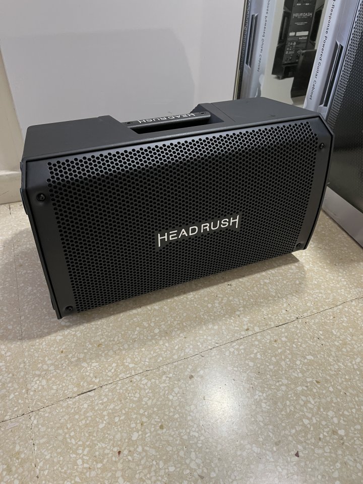 HeadRush FRFR-108 + Trípode Pyle de segunda mano · Foto 7 de 10 · Barcelona · 200 €