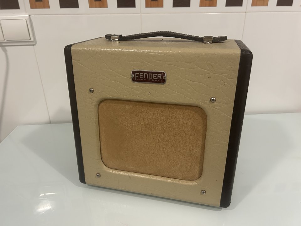 FEnder champion 600