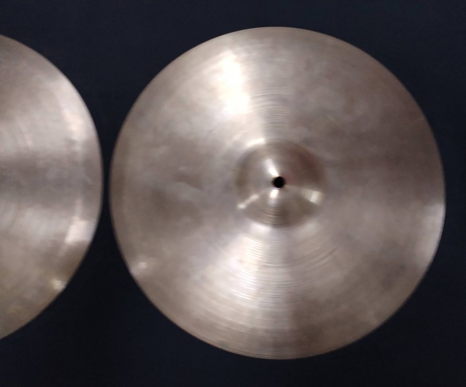 Hi Hat Avedis de 15" de segunda mano · Foto 3 de 8 · Barcelona · 299 €