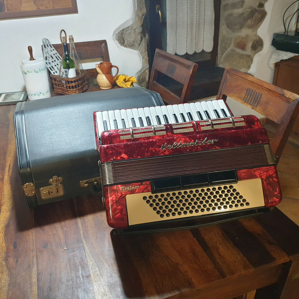 Acordeón Weltmeister Serino