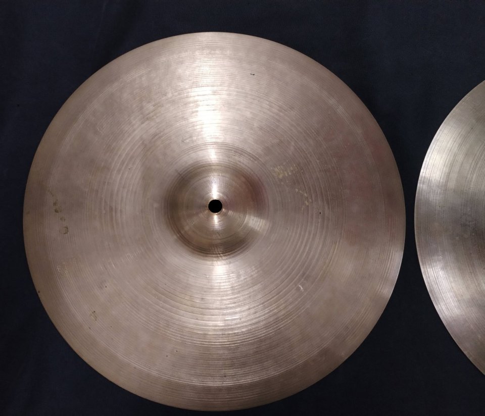 Hi Hat Avedis de 15" de segunda mano · Foto 4 de 8 · Barcelona · 299 €
