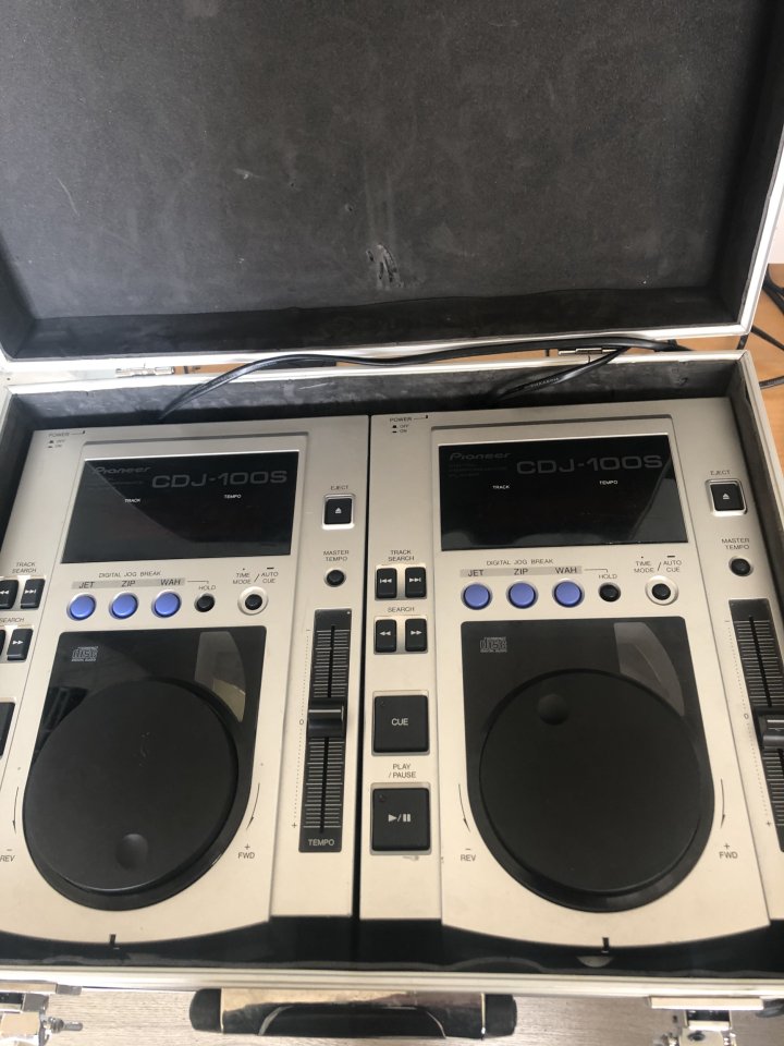 VENDO 2 reproductores de CD pioneer CDJ 100S