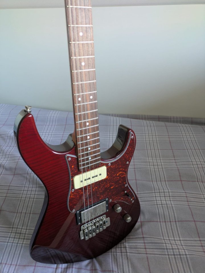 Cambio/Vendo Yamaha Pacífica 611VFM